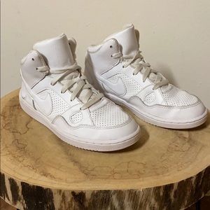 Nike Little Kids High Top Sneaker Size 2.5